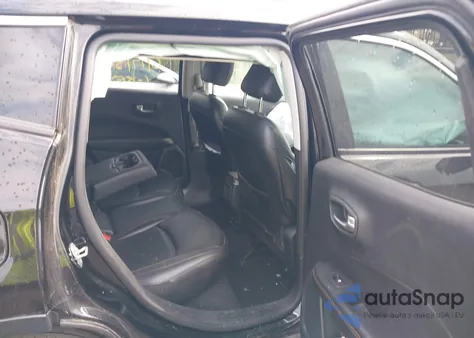 2019 Jeep Compass Limited Fwd z USA, uszkodzony, nr VIN 3C4NJCCB4KT675681